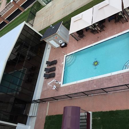 Roberts Riverwalk Urban Resort Hotel Detroit Exterior foto