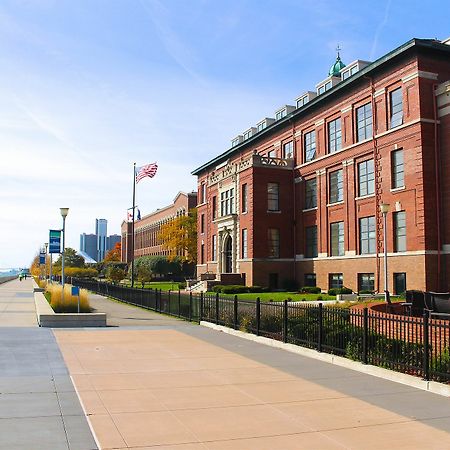 Roberts Riverwalk Urban Resort Hotel Detroit Exterior foto
