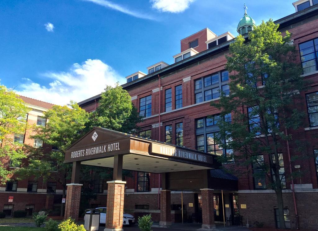 Roberts Riverwalk Urban Resort Hotel Detroit Exterior foto