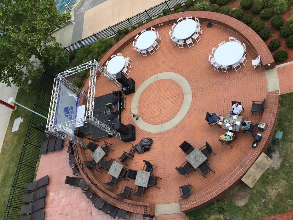 Roberts Riverwalk Urban Resort Hotel Detroit Exterior foto