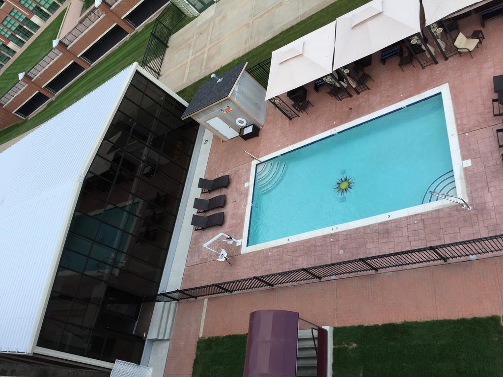 Roberts Riverwalk Urban Resort Hotel Detroit Exterior foto