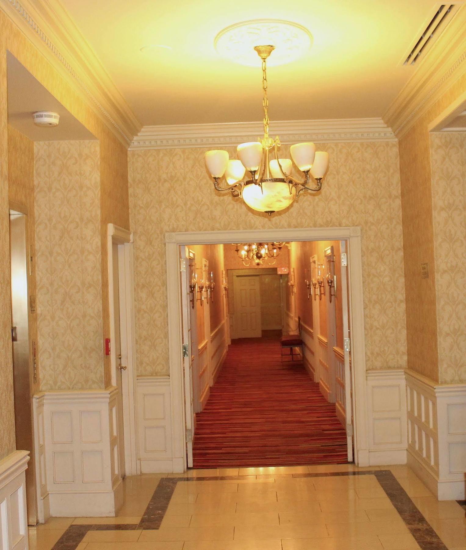 Roberts Riverwalk Urban Resort Hotel Detroit Exterior foto