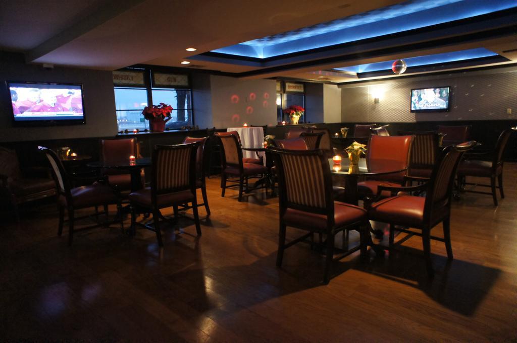 Roberts Riverwalk Urban Resort Hotel Detroit Restaurante foto