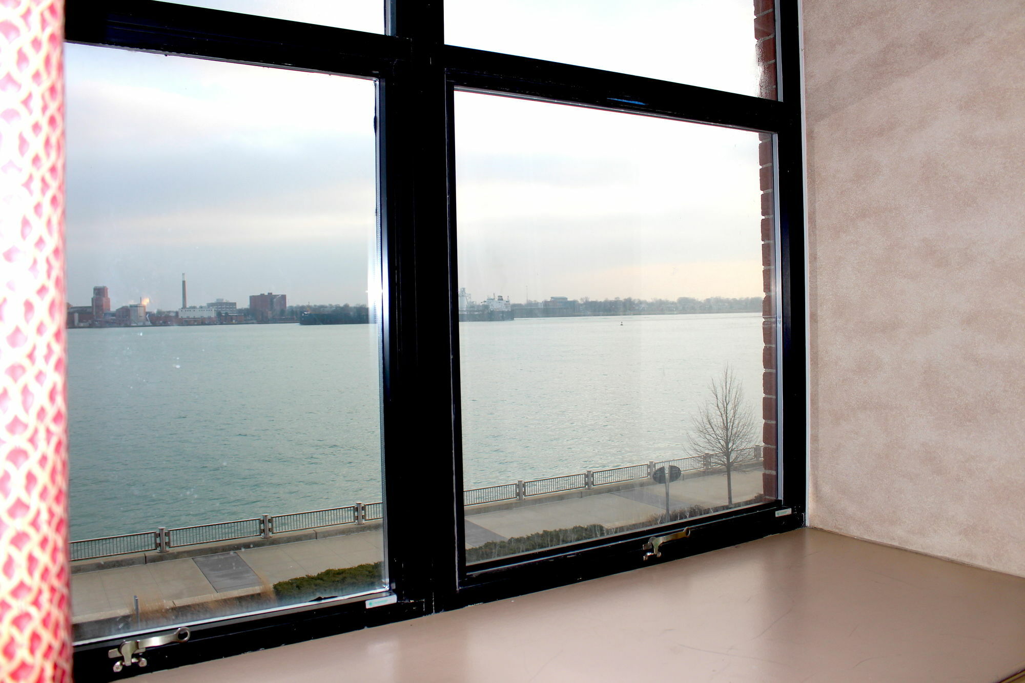 Roberts Riverwalk Urban Resort Hotel Detroit Exterior foto
